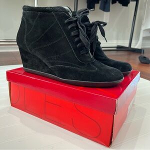 NWT Aerosoles Fitness Black Suede Platform Fashion Sneaker Womens Size 11